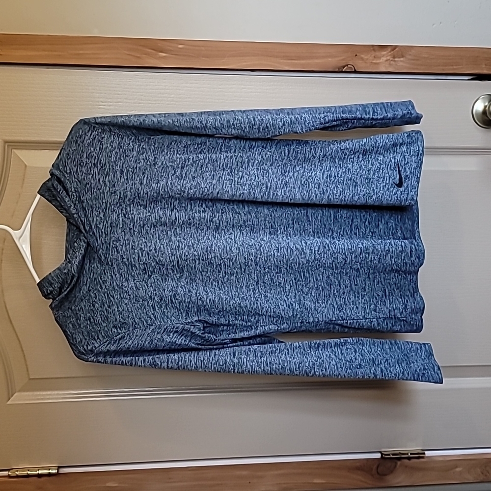 Women's Nike Dri Fit medium long sleeve t shirt with hood